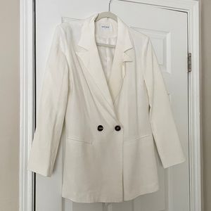 Vestique Women’s White Oversized Blazer Small